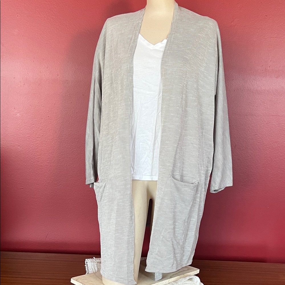 Like new DONNI Light Gray striped Women's Cardigan